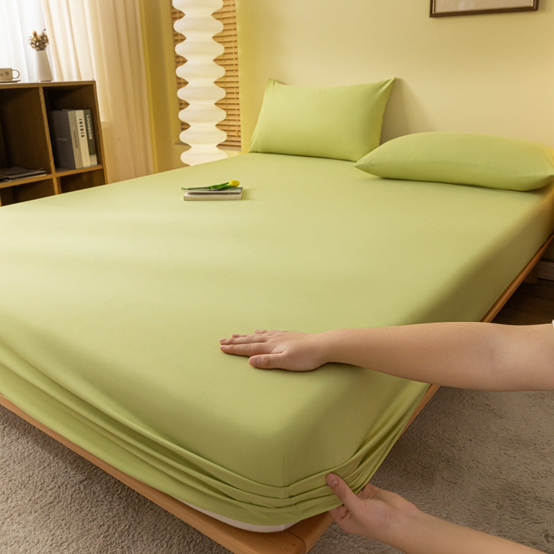 Fitted Sheet in Solid Colours | Soft Elastic Bedding for Home Comfort